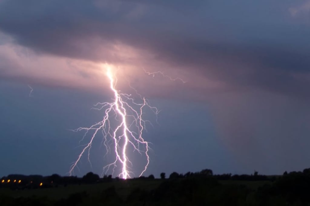 Ostrzeżenia przed burzami i upałami - fot.Jumbo0/Wikipedia