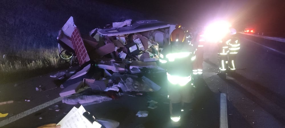Groźny wypadek na autostradzie A4: Bus zderzył się z osobówką - fot. Komenda Powiatowa Państwowej Straży Pożarnej w Zgorzelcu / Facebook