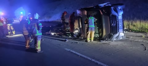 Groźny wypadek na autostradzie A4: Bus zderzył się z osobówką - 2
