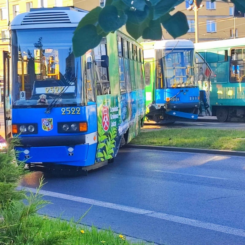 Kolizja tramwaju z tramwajem na Placu Legionów we Wrocławiu - fot. Słuchacz