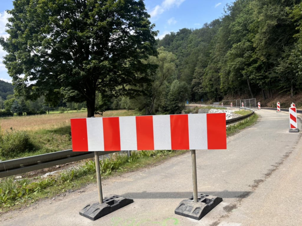 Droga między Jugowicami a Zagórzem Śląskim już otwarta, lecz nie dla każdego - fot. Ziemia Wałbrzyska