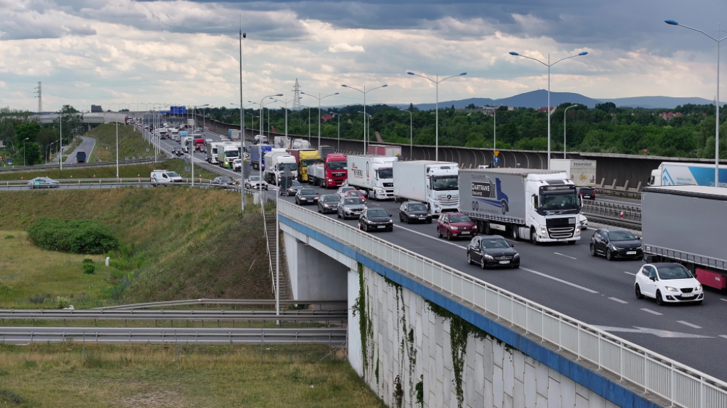 Kolejna kolizja na Autostradzie A4: bus zderzył się z osobówką - fot. ilustracyjne RW