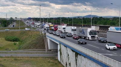 Kolejna kolizja na A4: bus zderzył się z osobówką