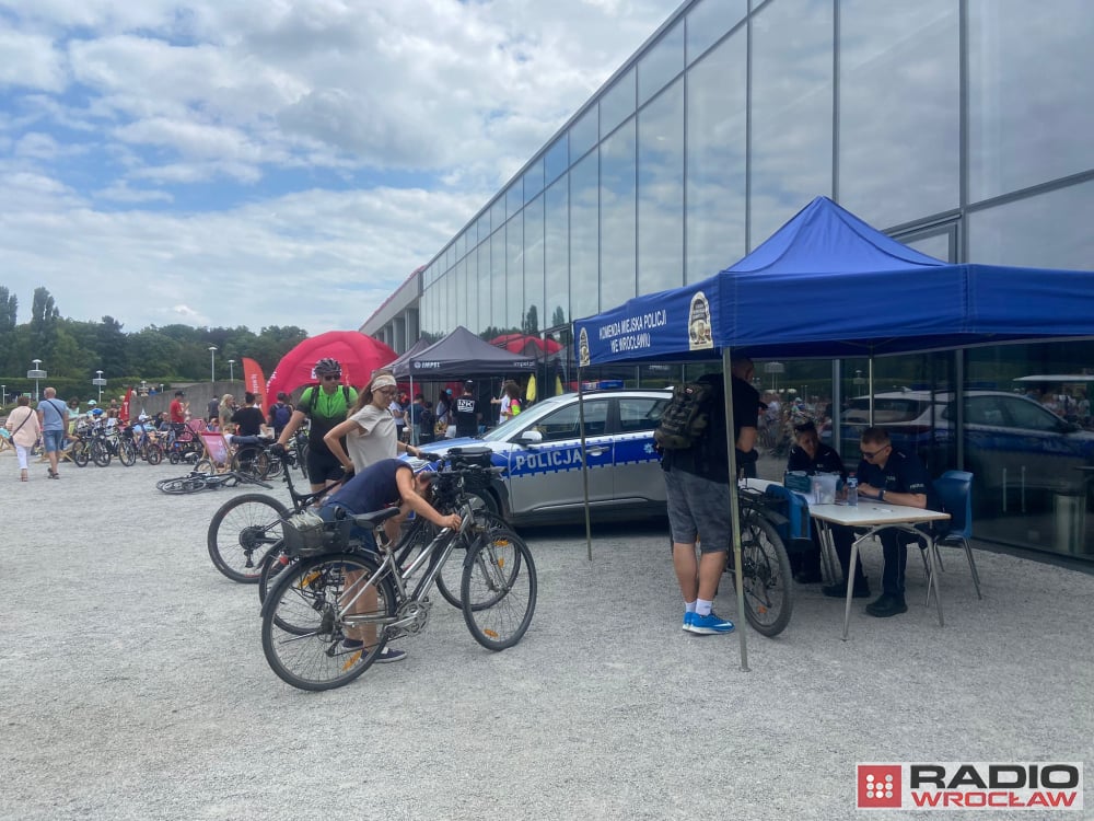 Trwa rowerowy piknik przed Halą Stulecia - fot. Martyna Czerwińska