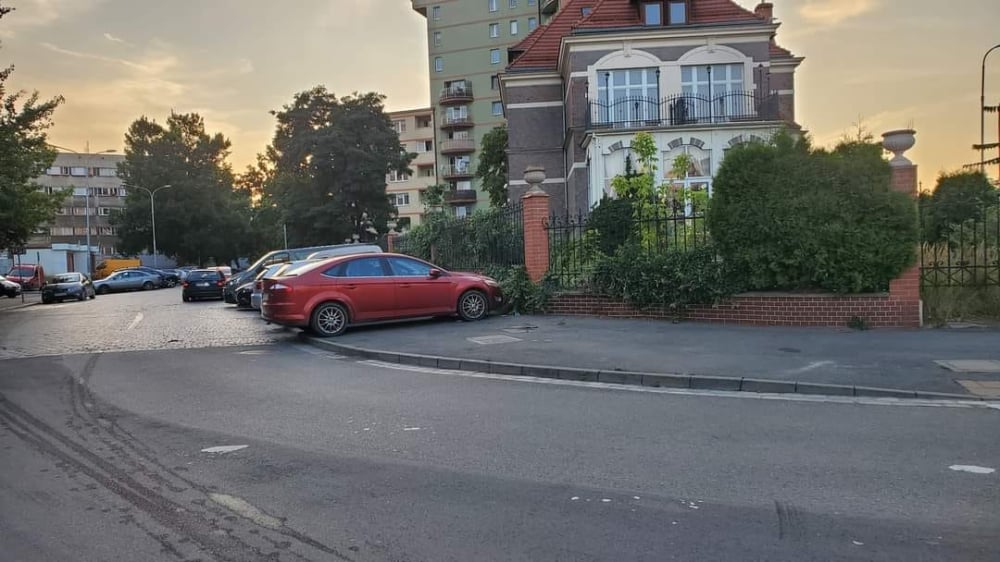 Parkują gdzie popadnie i płacą krocie - kierowcy biją wrocławskie rekordy - fot. Straż Miejska Wrocław