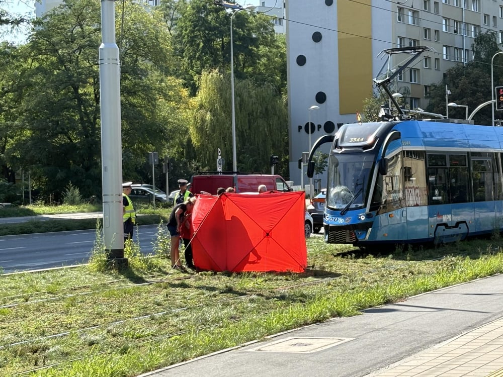 Śmiertelny wypadek na Popowickiej. Zginął rowerzysta - fot. Mateusz Florczyk