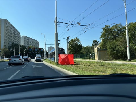 Śmiertelny wypadek na Popowickiej. Zginął rowerzysta - 1