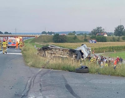 Wypadek autokaru na A4: 8 osób rannych, w tym dwie ciężko