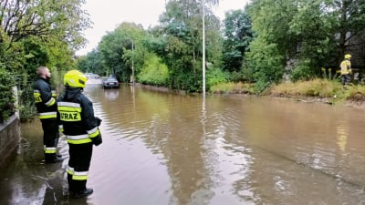 Jelenia Góra pod wodą. Strażacy pracują w całym mieście