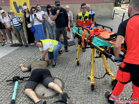 Hulajnoga zderzyła się z samochodem osobowym. Sytuację kontrolowali ratownicy - 0