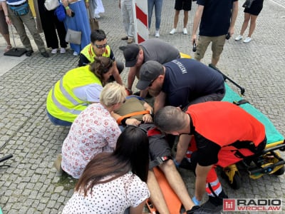 Hulajnoga zderzyła się z samochodem osobowym. Sytuację kontrolowali ratownicy