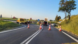 Wypadek na autostradzie A4. Dachował samochód osobowy