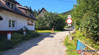 Właściciel posesji blokuje powrót z turystycznego parkingu