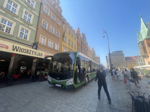 Wrocław podpisał umowę na obsługę linii podmiejskich - 10