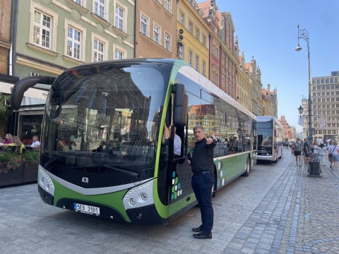 Wrocław podpisał umowę na obsługę linii podmiejskich - 13