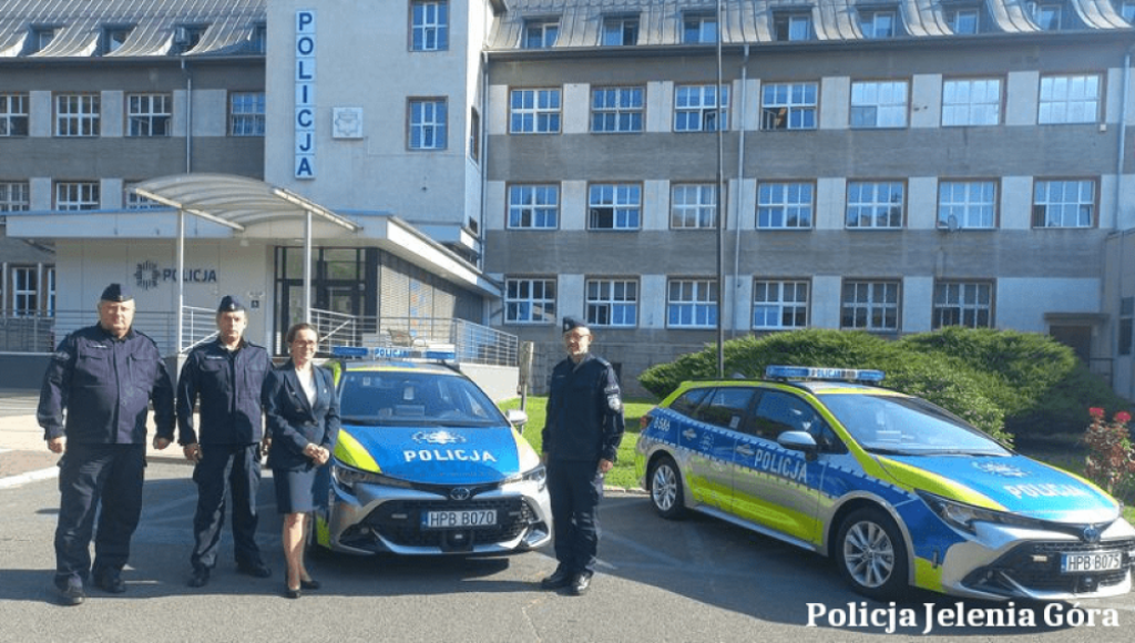 Nowe radiowozy trafiły do jeleniogórskiej policji - fot. KMP Jelenia Góra