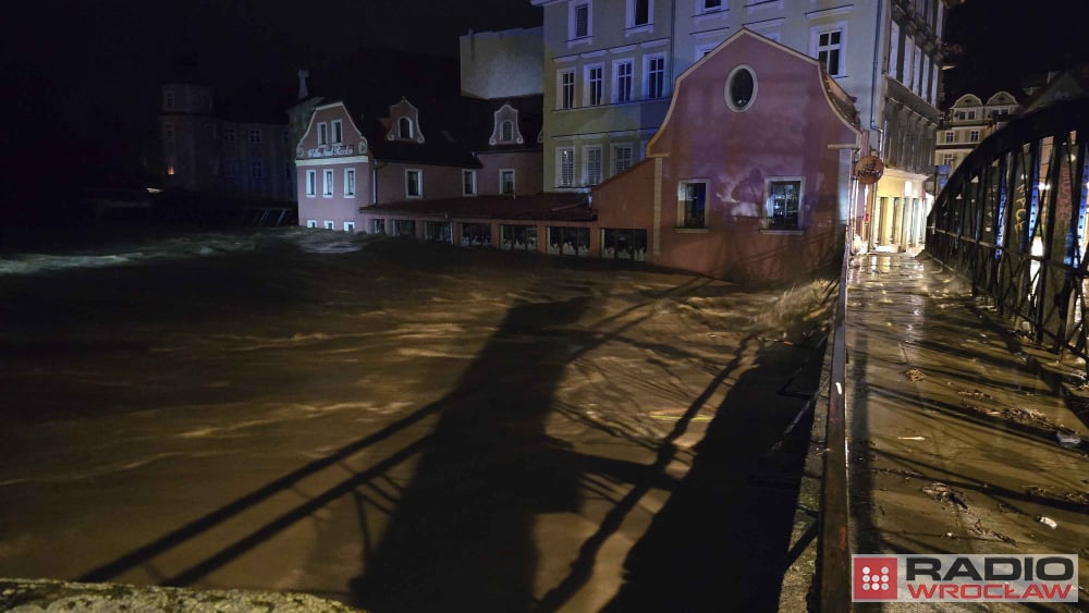 Dramatyczna walka na Ziemi Kłodzkiej. Woda w Kłodzku nie nadaje się do spożycia - fot. Jarosław Wrona