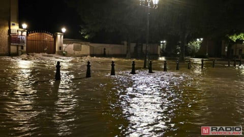 Kłodzko. Niektóre ulice zalane do wysokości 1, 5 metra. Trwa walka z żywiołem [NOWE ZDJĘCIA] - 14