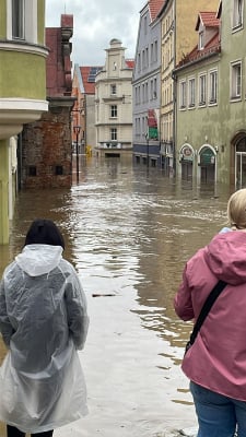 Kłodzko. Niektóre ulice zalane do wysokości 1, 5 metra. Trwa walka z żywiołem [NOWE ZDJĘCIA] - 18