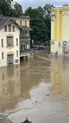 Kłodzko. Niektóre ulice zalane do wysokości 1, 5 metra. Trwa walka z żywiołem [NOWE ZDJĘCIA] - 20