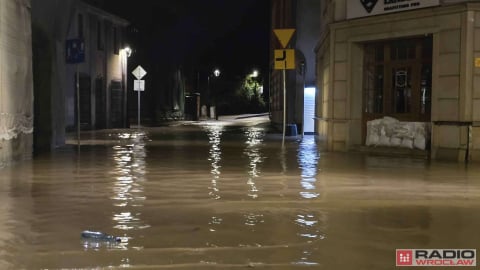 Kłodzko. Niektóre ulice zalane do wysokości 1, 5 metra. Trwa walka z żywiołem [NOWE ZDJĘCIA] - 5