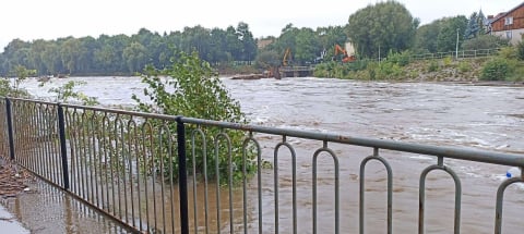 Kłodzko. Niektóre ulice zalane do wysokości 1, 5 metra. Trwa walka z żywiołem [NOWE ZDJĘCIA] - 2