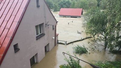 Kłodzko. Niektóre ulice zalane do wysokości 1, 5 metra. Trwa walka z żywiołem [NOWE ZDJĘCIA] - 17