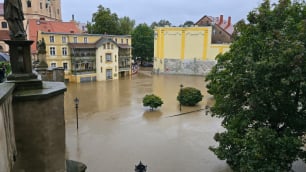 Kłodzko. Niektóre ulice zalane do wysokości 1, 5 metra. Trwa walka z żywiołem [NOWE ZDJĘCIA]