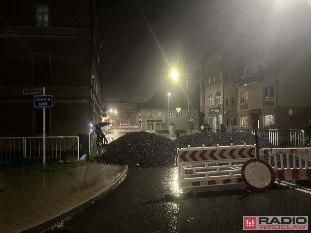 Kamienna Góra: dociążenie mostu na Zadrnie, nieprzejezdne ulice - fot. czytelnik