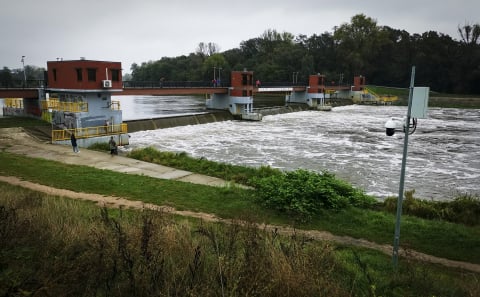 Przeparkuj samochód z dala od studzienki - komunikat - 5