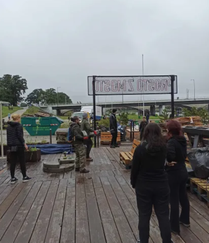 Wody Polskie apelują o niezbliżanie się do obiektów hydrotechnicznych - fot. Miłosz Wałkowiceki; ewakuacja beach baru przy Odrze we Wrocławiu