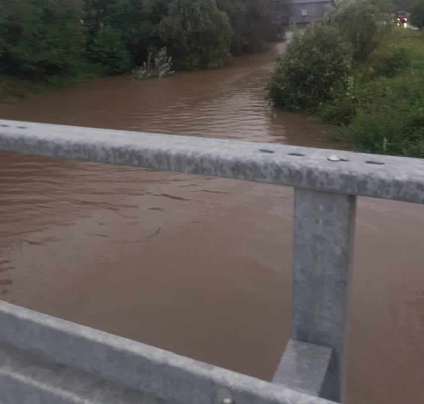 W Lwówku Śląskim powiększają wał przeciwpowodziowy - fot. słuchacz/użyczone