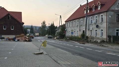 Mieszkańcy Ołdrzychowic dziękują ludziom za pomoc. „Na służby nie ma co liczyć" - 0