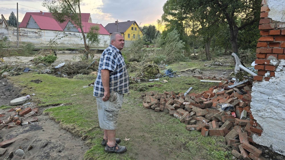 Kłodzko: Krajobraz jak po wojnie. Woda nadal niezdatna do picia - Ołdrzychowice Kłodzkie, fot. Jarosław Wrona