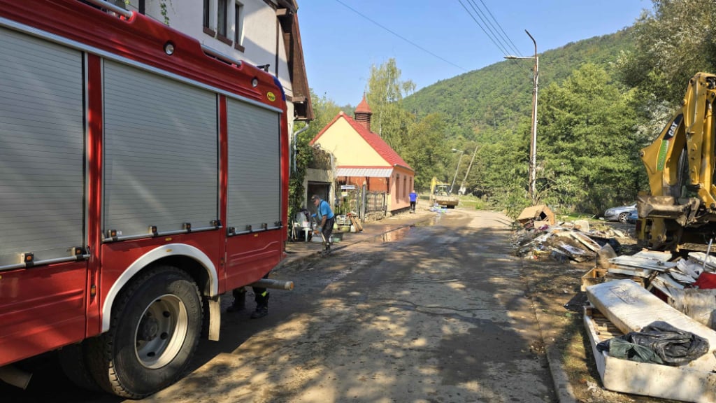 Wolontariusze z Białegostoku jadą pomagać na zalanych terenach w gminie Bardo - Bardo we wtorkowy poranek; fot. Jarosław Wrona