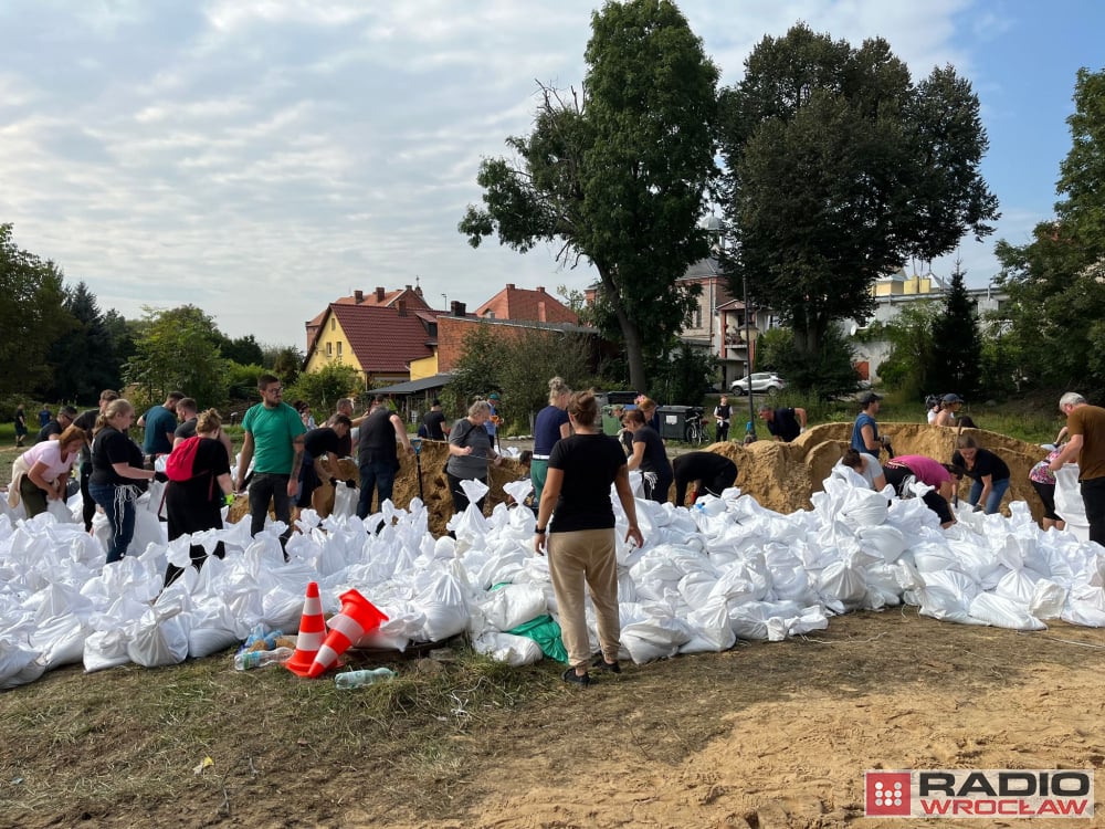 Brzeg Dolny w gotowości. "Przed nami kilka dni umacniania wałów" [AKTUALIZACJA] - fot. Beata Makowska