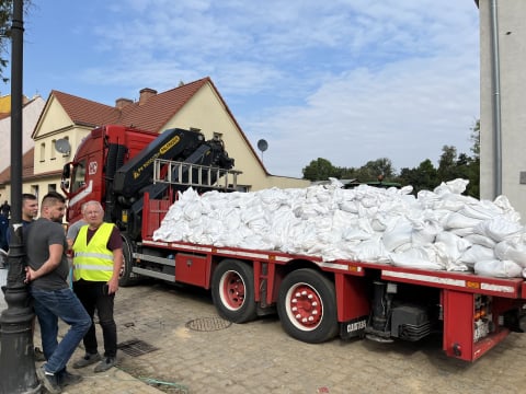 Brzeg Dolny w gotowości. "Przed nami kilka dni umacniania wałów" [AKTUALIZACJA] - 8