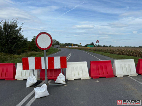 Woda na polderze Oława-Lipki opada. Problemy z dojazdem pozostały - 0