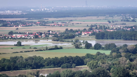 Woda na polderze Oława-Lipki opada. Problemy z dojazdem pozostały - 8