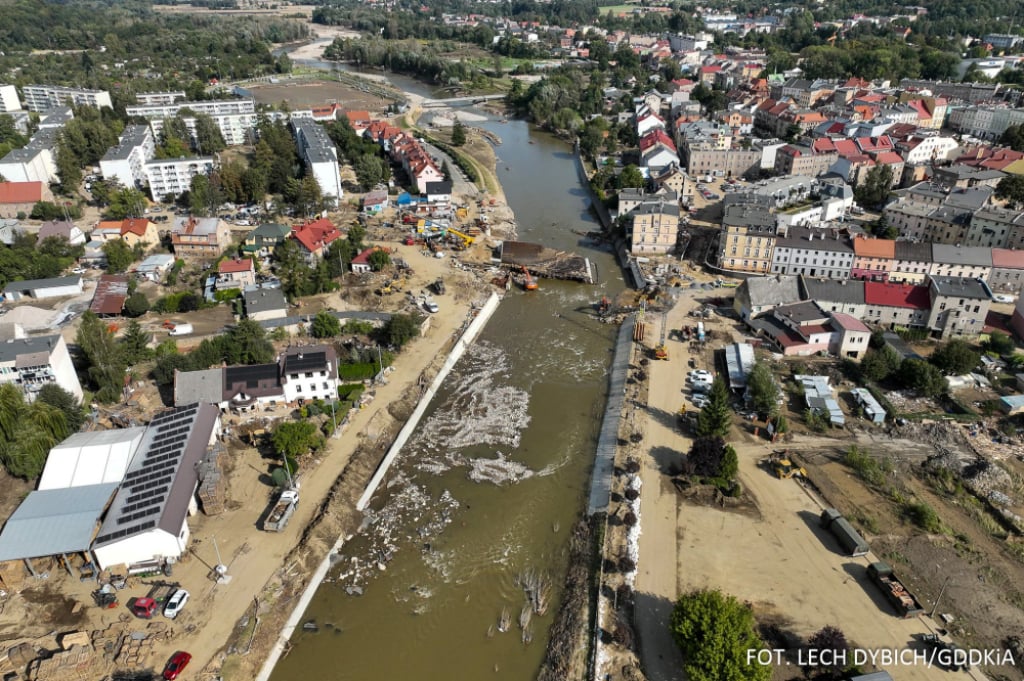 Ogromne zniszczenia w okolicach mostu w Głuchołazach - fot: Lech Dybich / GDDKiA