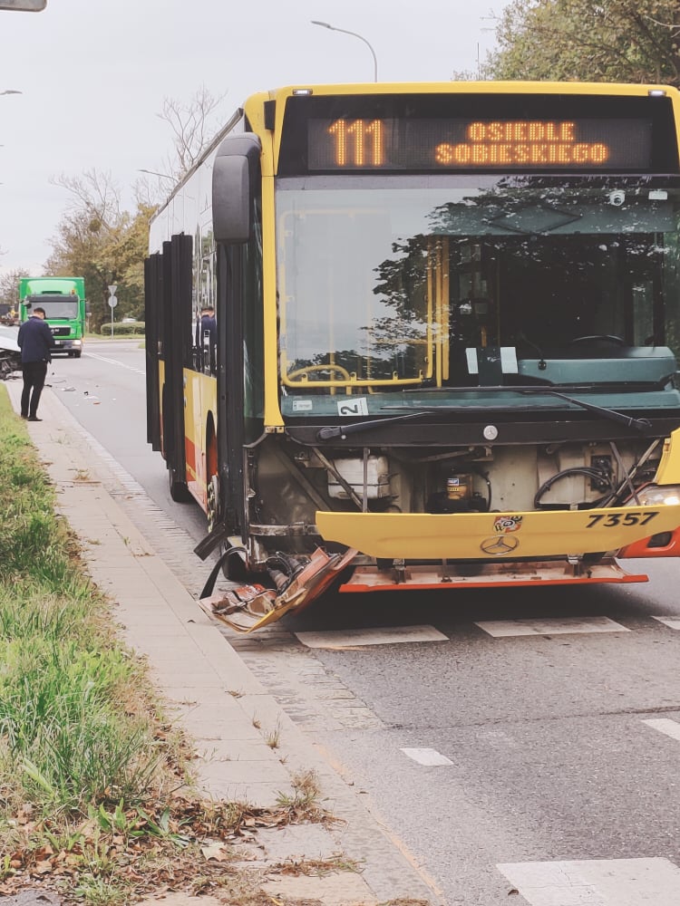 Kolizja autobusu 111 na Psim Polu - fot.Krzysztof Skop