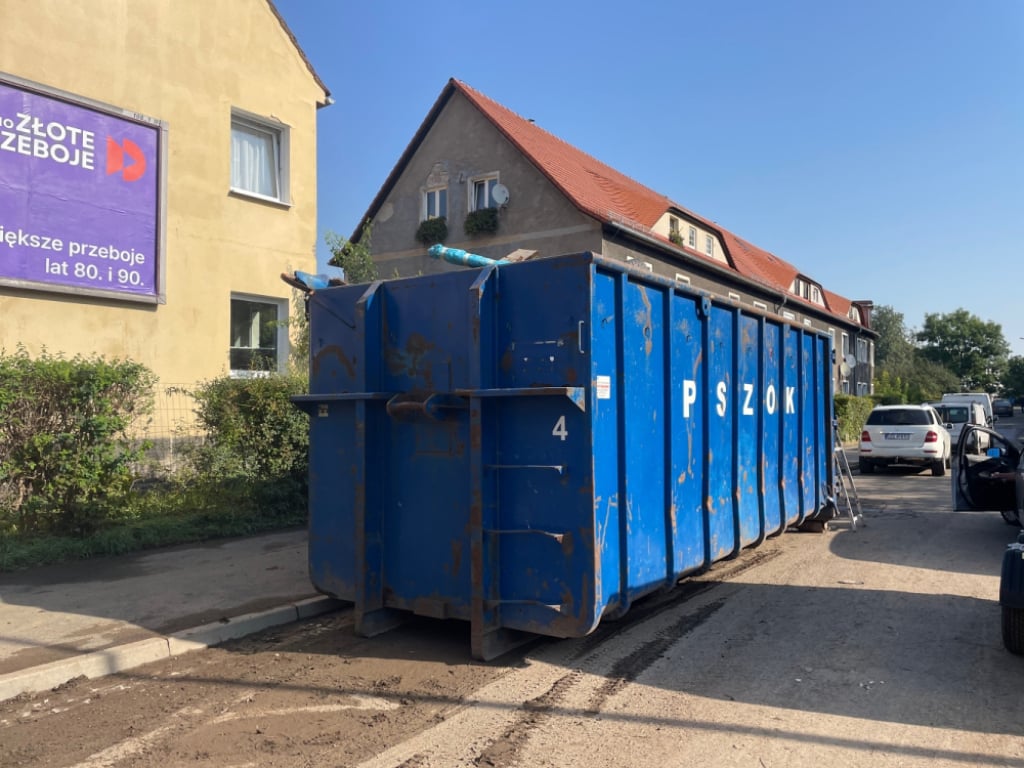 Jelenia Góra: ogromne sprzątanie po powodzi - fot. Jakub Thauer