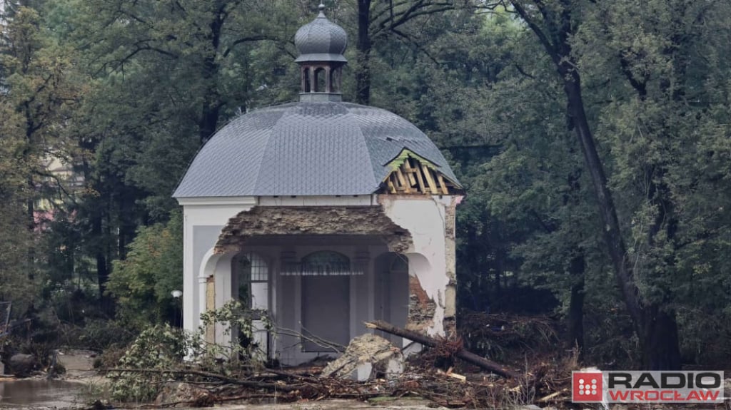 Wrocławscy architekci opracowali instrukcję, jak remontować budynki po powodzi - fot. Jarosław Wrona/ Stronie Śląskie dzień po powodzi