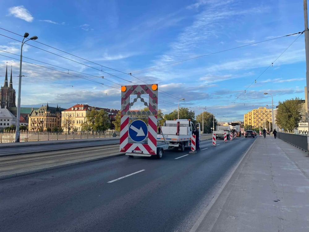 Trwa naprawa dylatacji ma moście Pokoju - fot. Dawid Detlaff