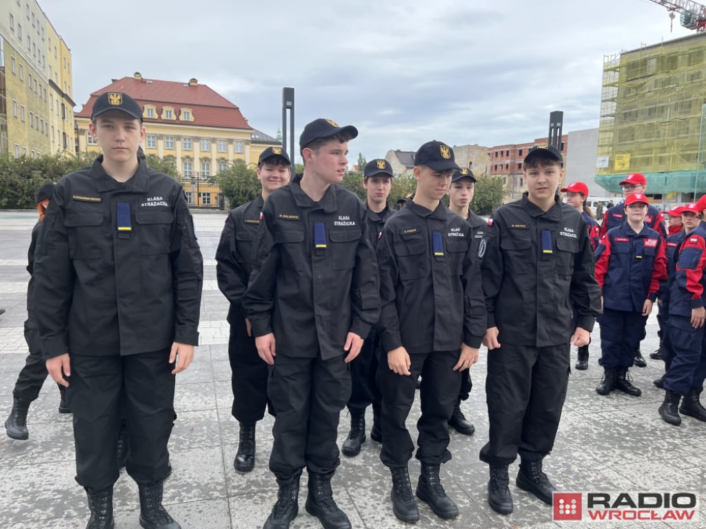 Młodzi wrocławianie marzą o pracy w służbach mundurowych - fot. Beata Makowska