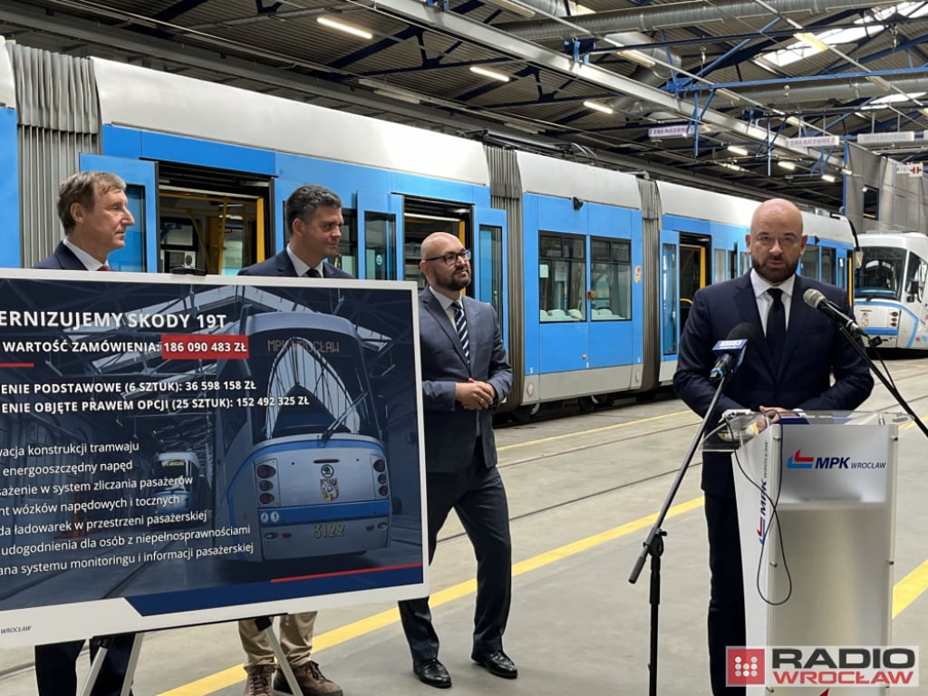 Po 14 latach pracy tramwaje idą do renowacji. "Rozbierzemy te tramwaje" - fot. Beata Makowska