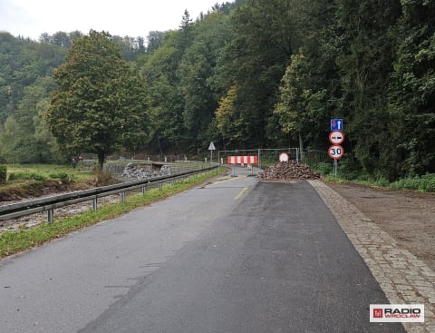 Powiat sam remontuje drogę w Jugowicach. Czy brak chętnych to wina Wód Polskich? - 0