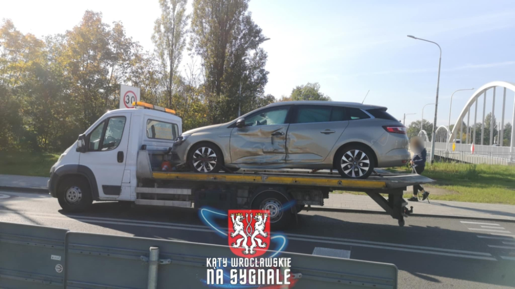 Wrocław: Wypadek na Swojczyckiej. Jedna osoba ranna - fot. Jacek Waluk