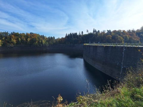 Oparł się Tomowi Cruise'owi i wielkiej wodzie. Most kolejowy w Pilchowicach wciąż przyciąga turystów - 0