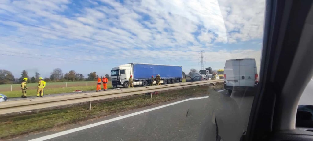 Groźny wypadek na autostradzie A4, droga zablokowana - fot. Kąty Wrocławskie na Sygnale